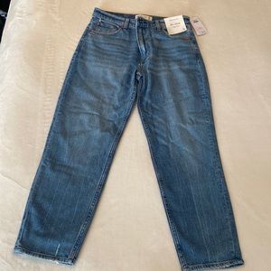 NWT Abercrombie & Fitch easy fit jeans.